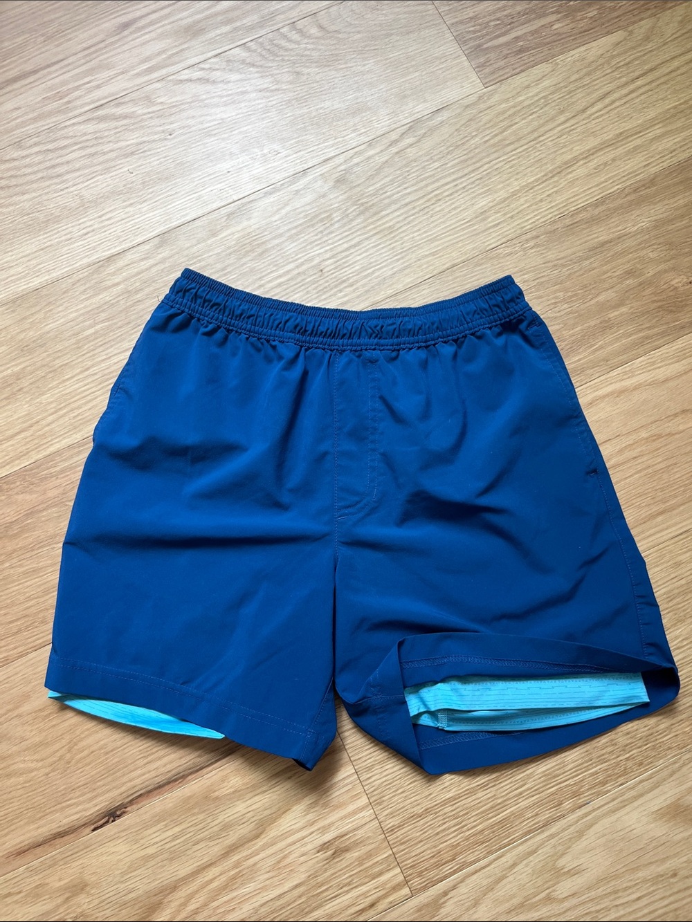 Chubbies Men's Lined Athletic Navy Blue Shorts with Aqua Liner size S